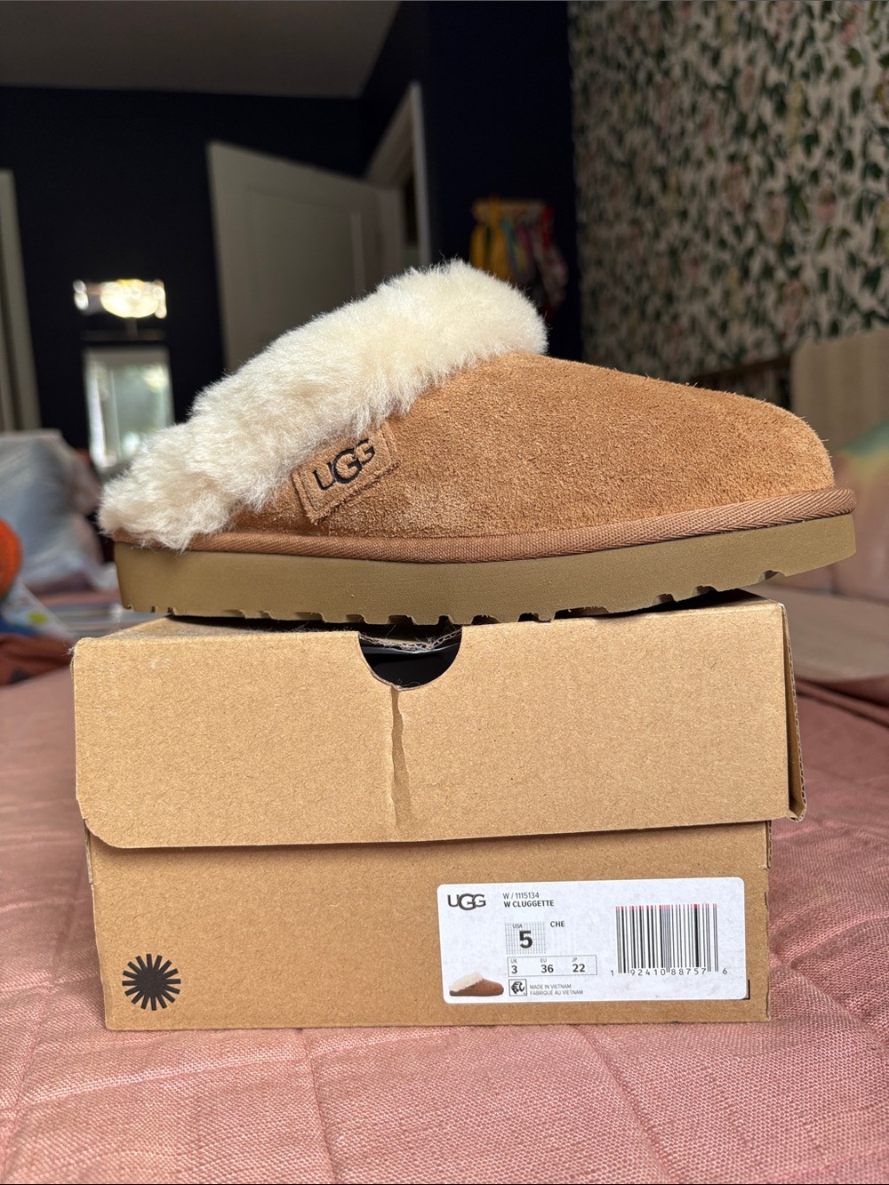 UGG Kids Chestnut Suede Shearling Clog Slippers - Cream Cuff